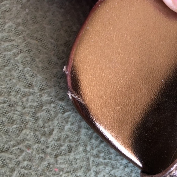 Anne Klein gold / copper sandals with 3” heels - Picture 4 of 4